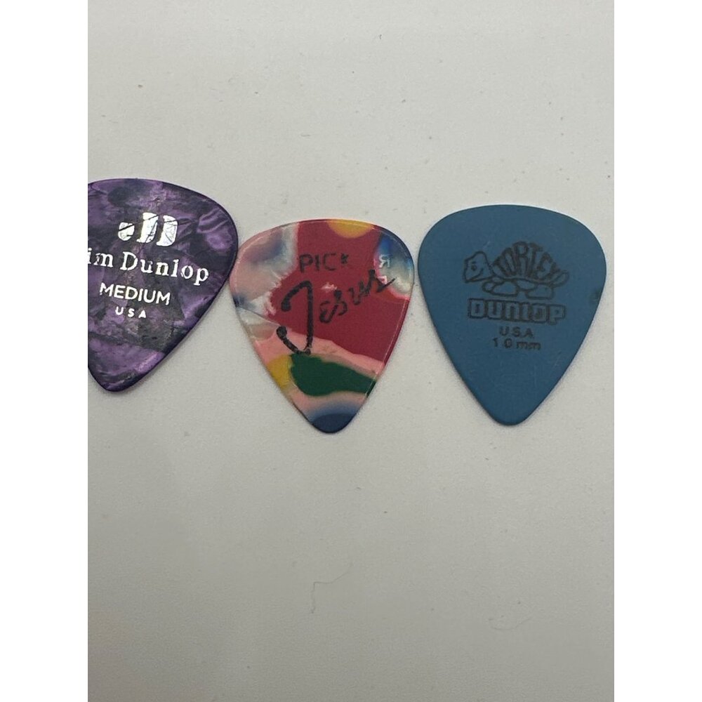 set a three guitar pics